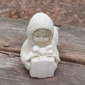 Snowbabies "Overnight Delivery" Bisque Ornament Dept 56 "Winter Tales No Box EUC